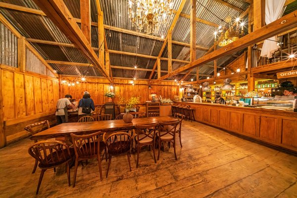 Crafting an unforgettable dining experience: strategies to distinguish your bar from the competition